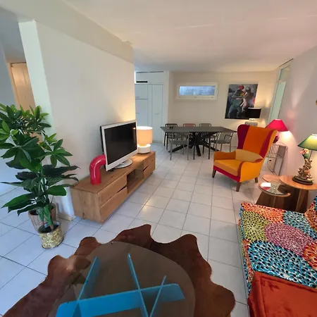 Grand Complet De 188m2 En Plein Centre De *